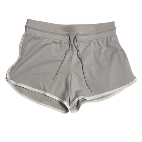 Alphalete Curve Shorts in Light Grey - Picture 4 of 7
